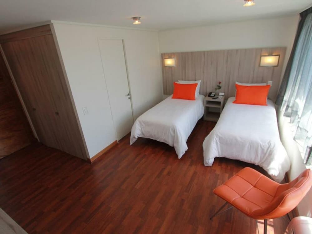 EXECUTIVE, TWIN BEDS