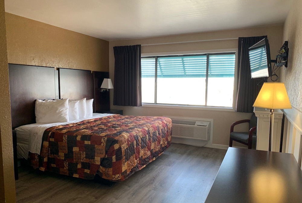 Rodeway Inn And Suites 20/71