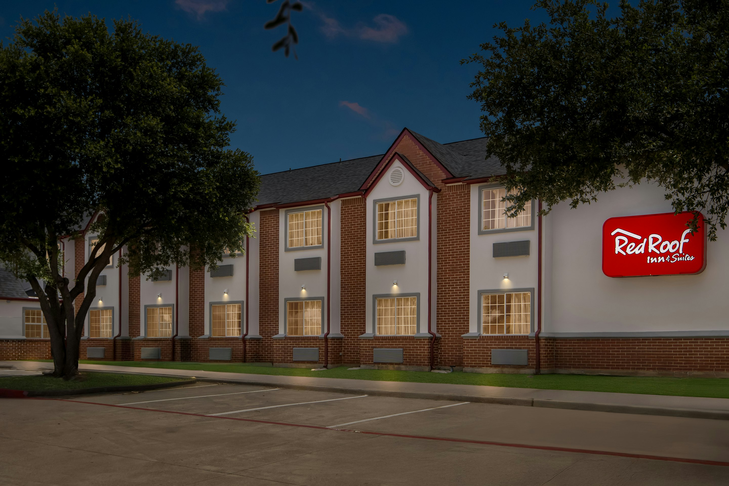 Regency Inn & Suites DFW 2/36