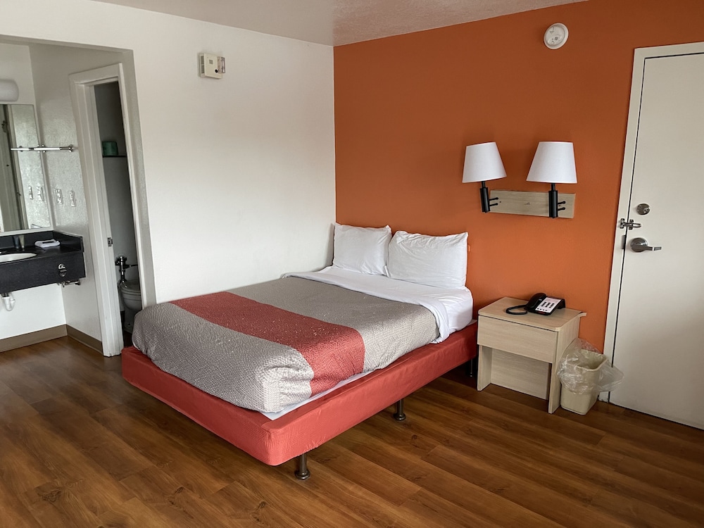 Travelodge by Wyndham Brattleboro VT 11/25
