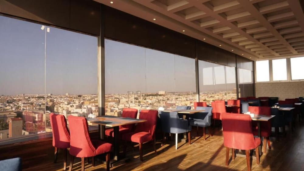 EVA Hotel 33/38