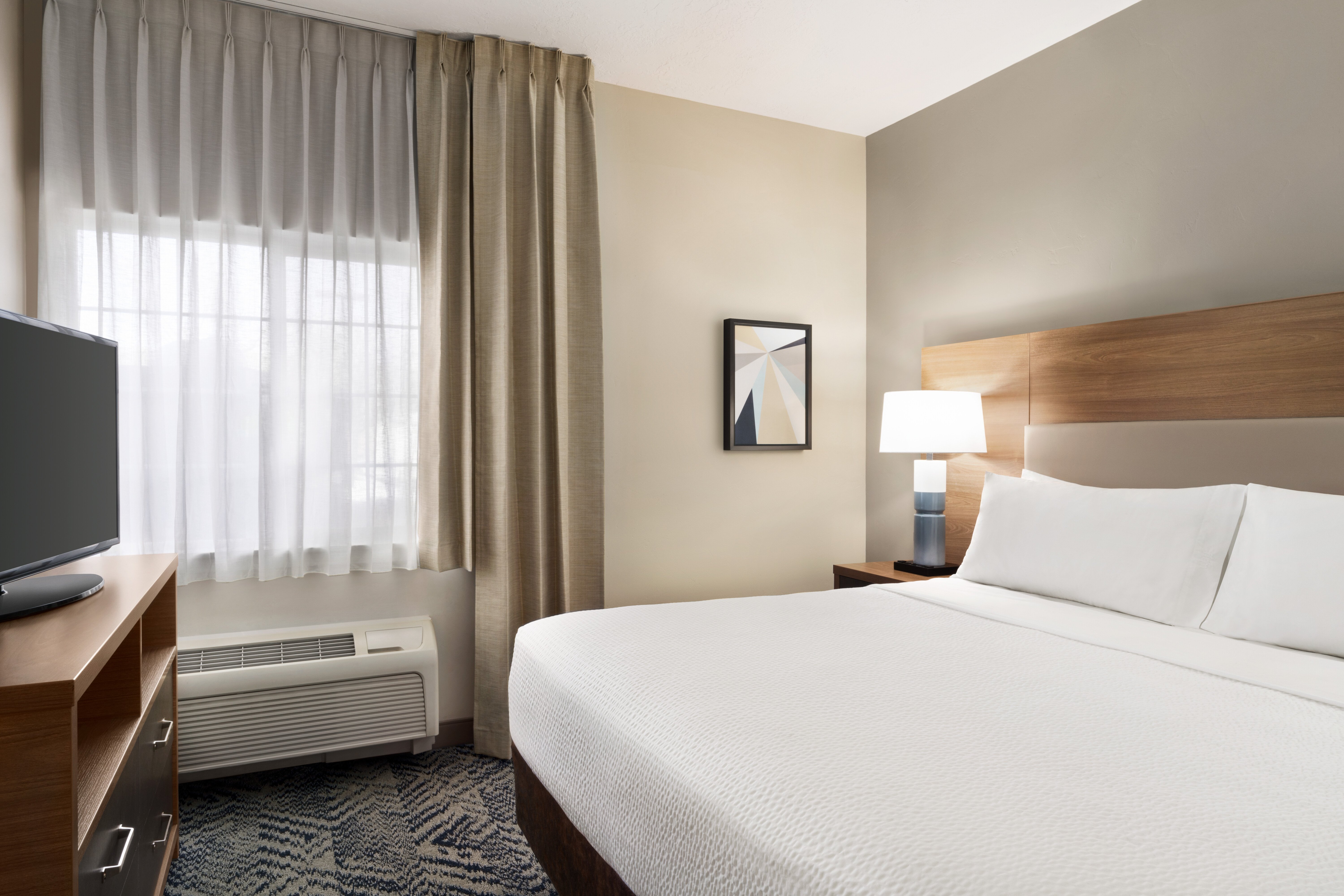 STUDIO, SUITE, KING BED