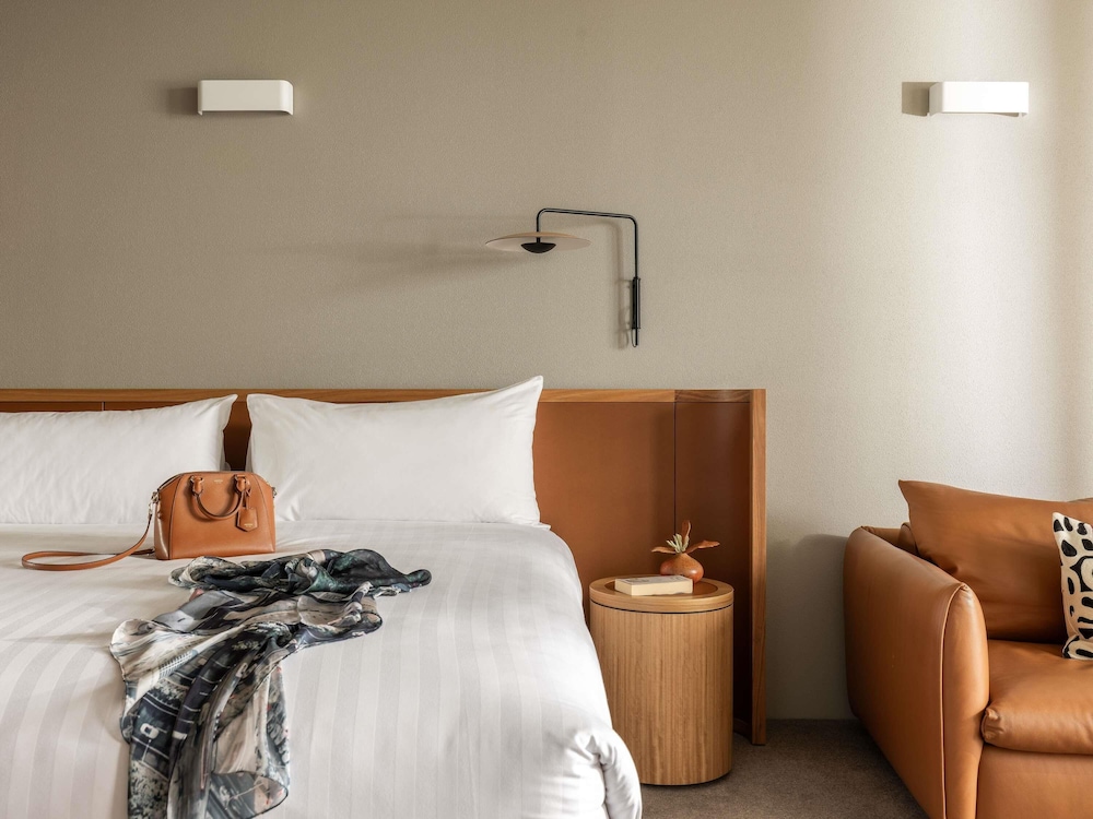 EXECUTIVE, KING BED, RIVER VIEW