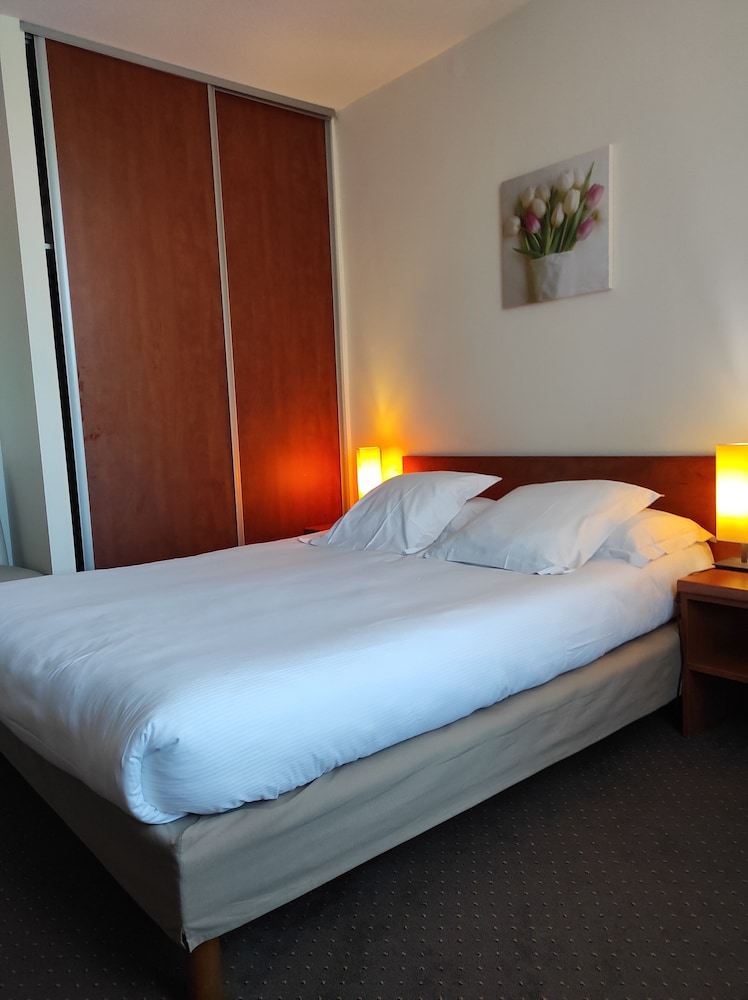 HOTEL LA RIVIERE 15/67