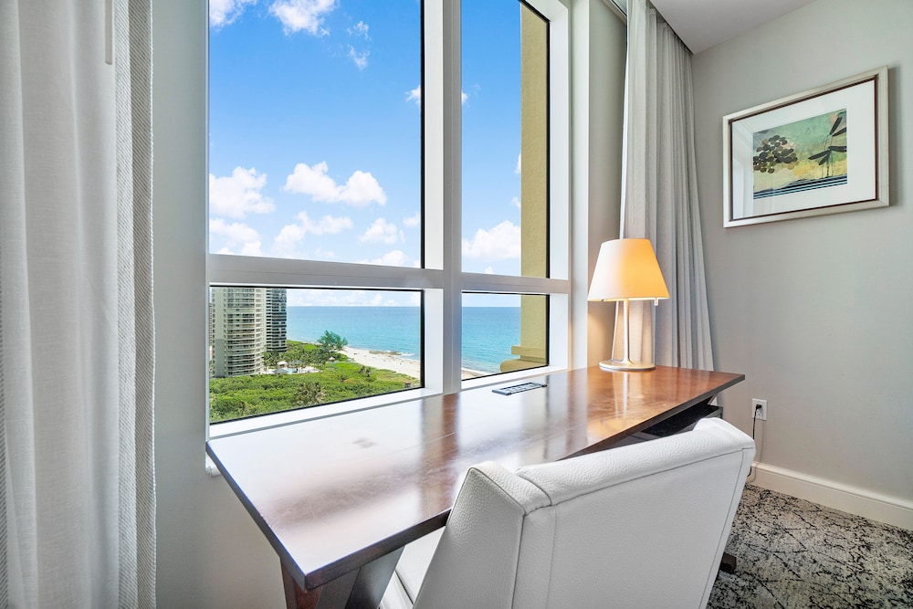 Palm Beach Singer Island Resort and Spa Luxury Suites 14/50