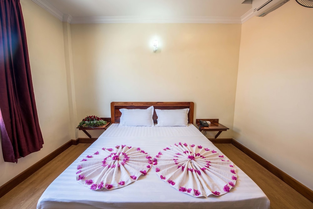 Seng Hout Hotel 11/53