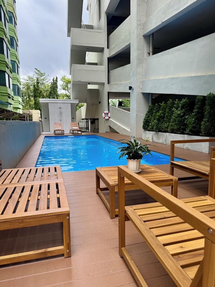 Thomson Hotel Huamark 47/50