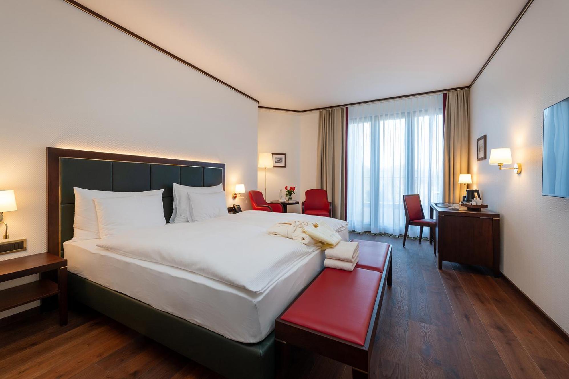 Deluxe, King Bed, Village View