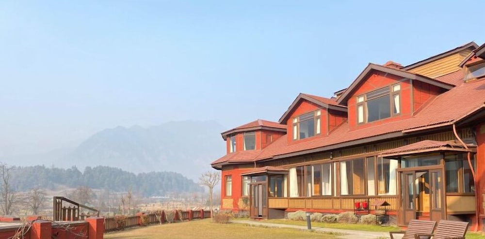PAHALGAM HOTEL 4/39