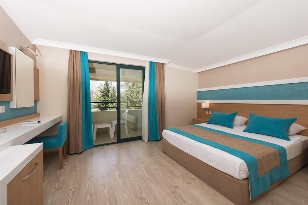 Sandy Beach Hotel 18/48