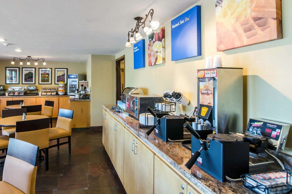 Comfort Inn & Suites Ashland, OR 29/40