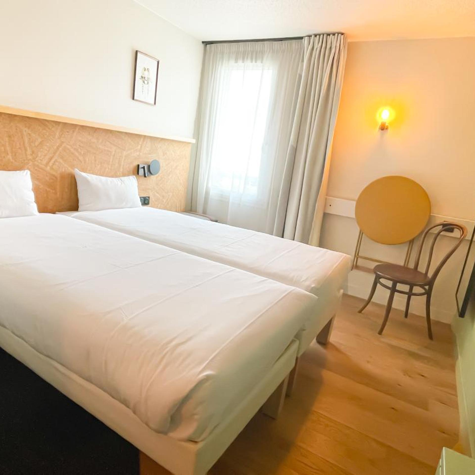 Pop, Twin Beds