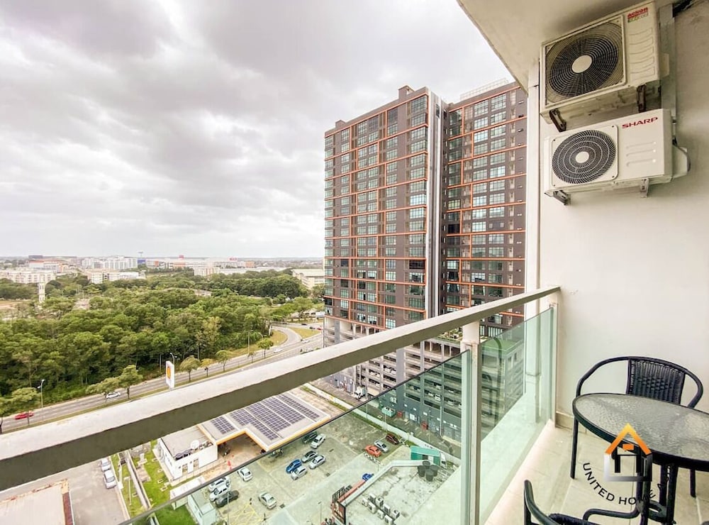 Palazio Serviced Apartment 1/50