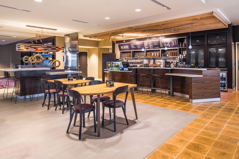 Courtyard By Marriott Detroit Farmington 39/47