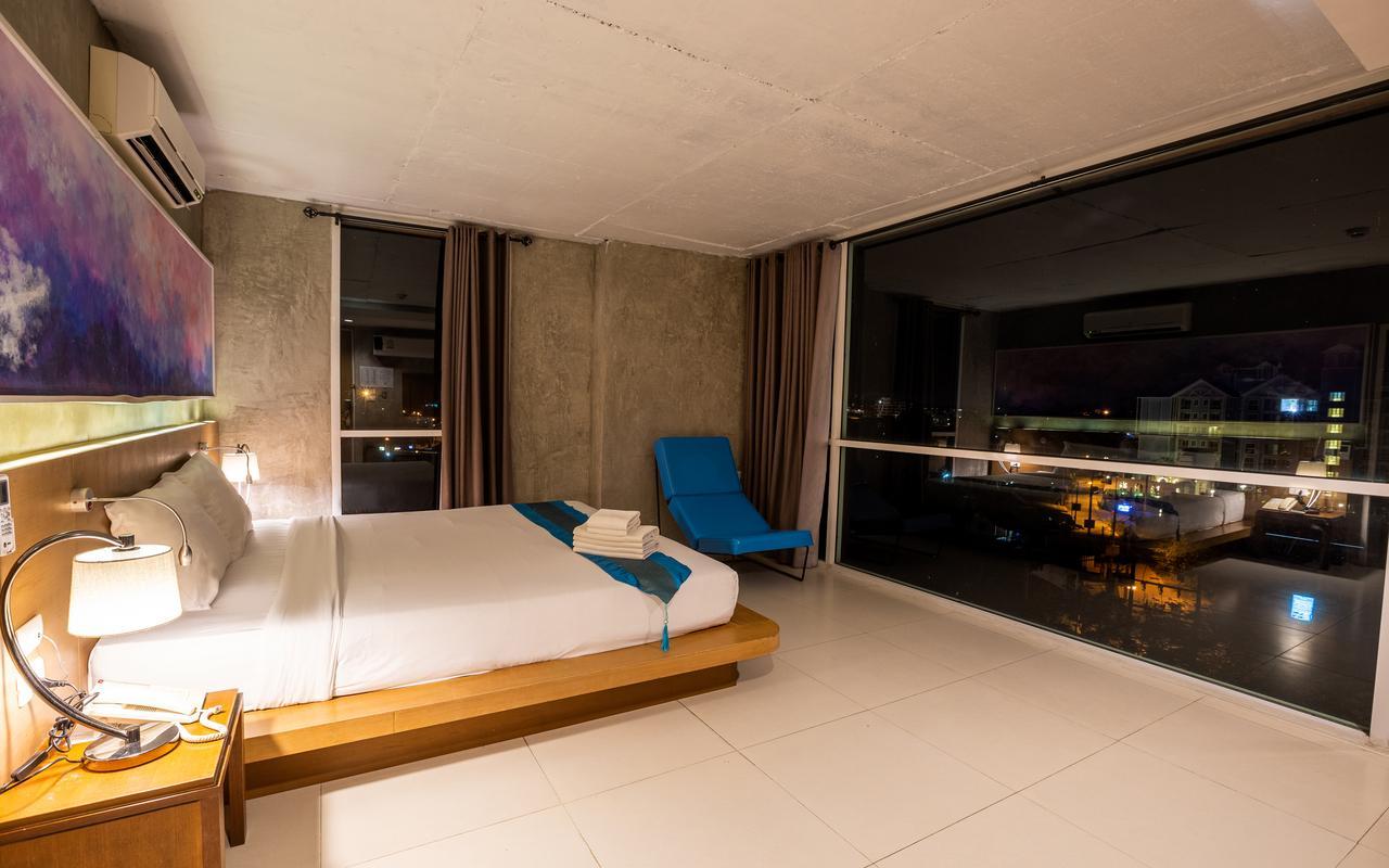 Premier, Deluxe, Garden View