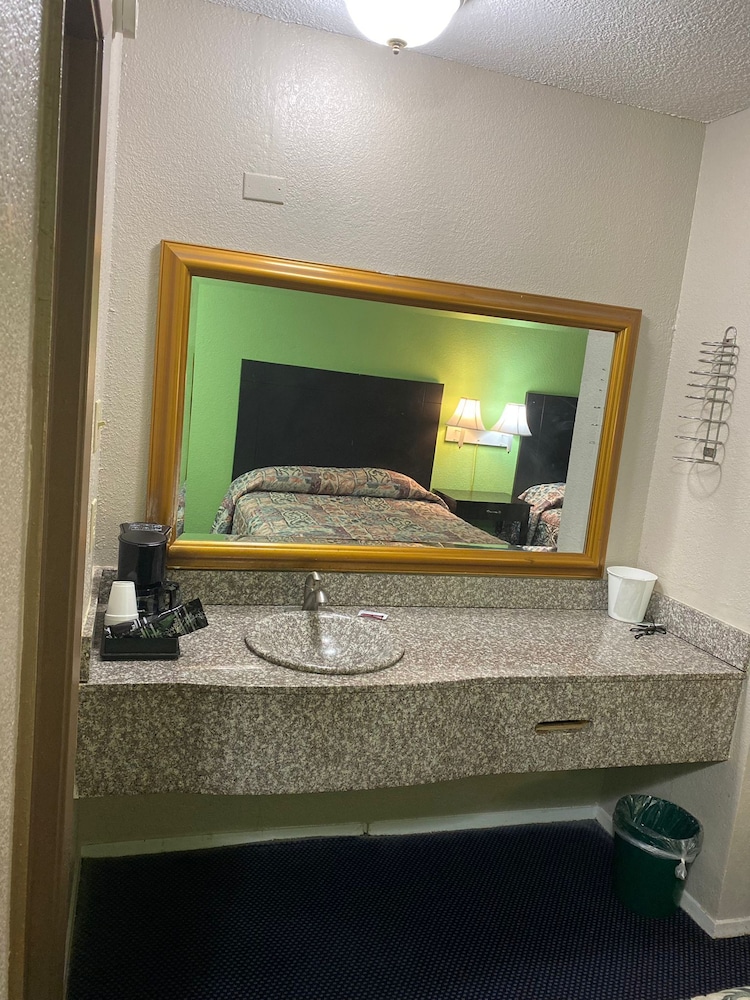 Americas Best Value Inn 21/21