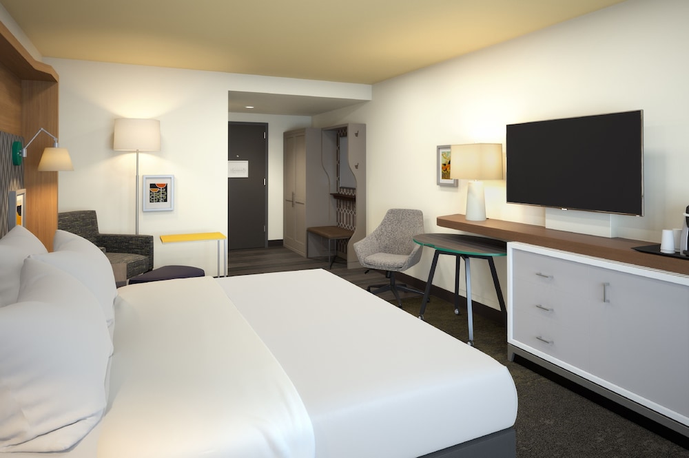 Holiday Inn & Suites Houston NW - Willowbrook 12/60