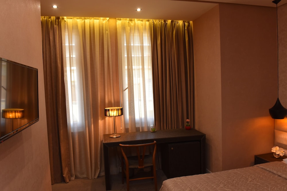 La Boheme Hotel 42/81
