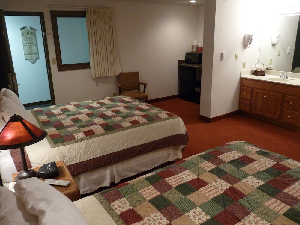 RiverBank Lodge 14/34