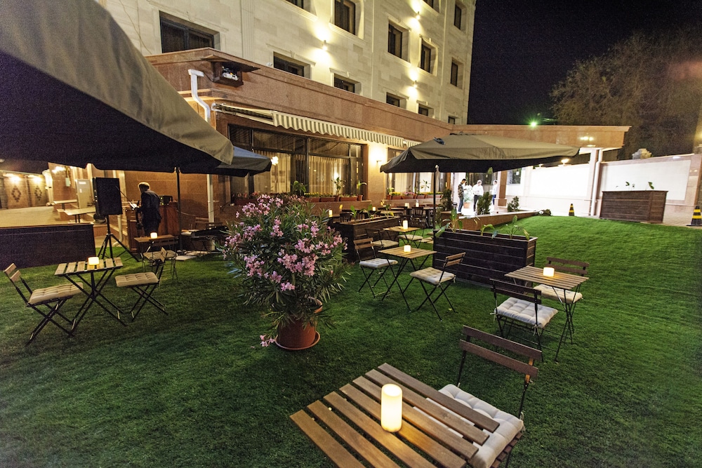 Alma Hotel 70/76