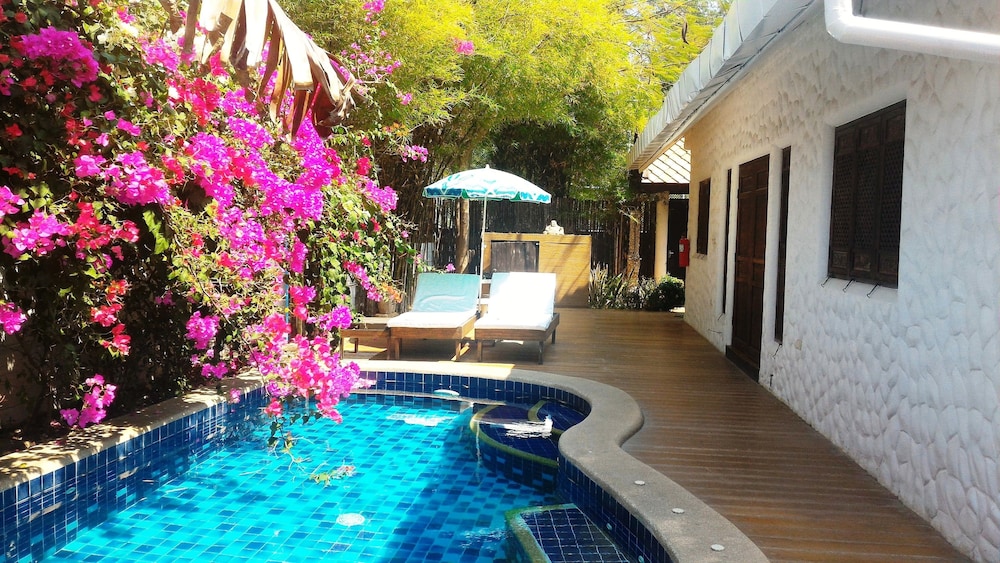 Baan Talay Chine Boutique Resort 60/70