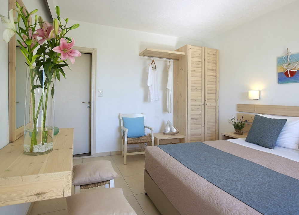 CHC Coriva Beach Hotel and Bungalows 28/75