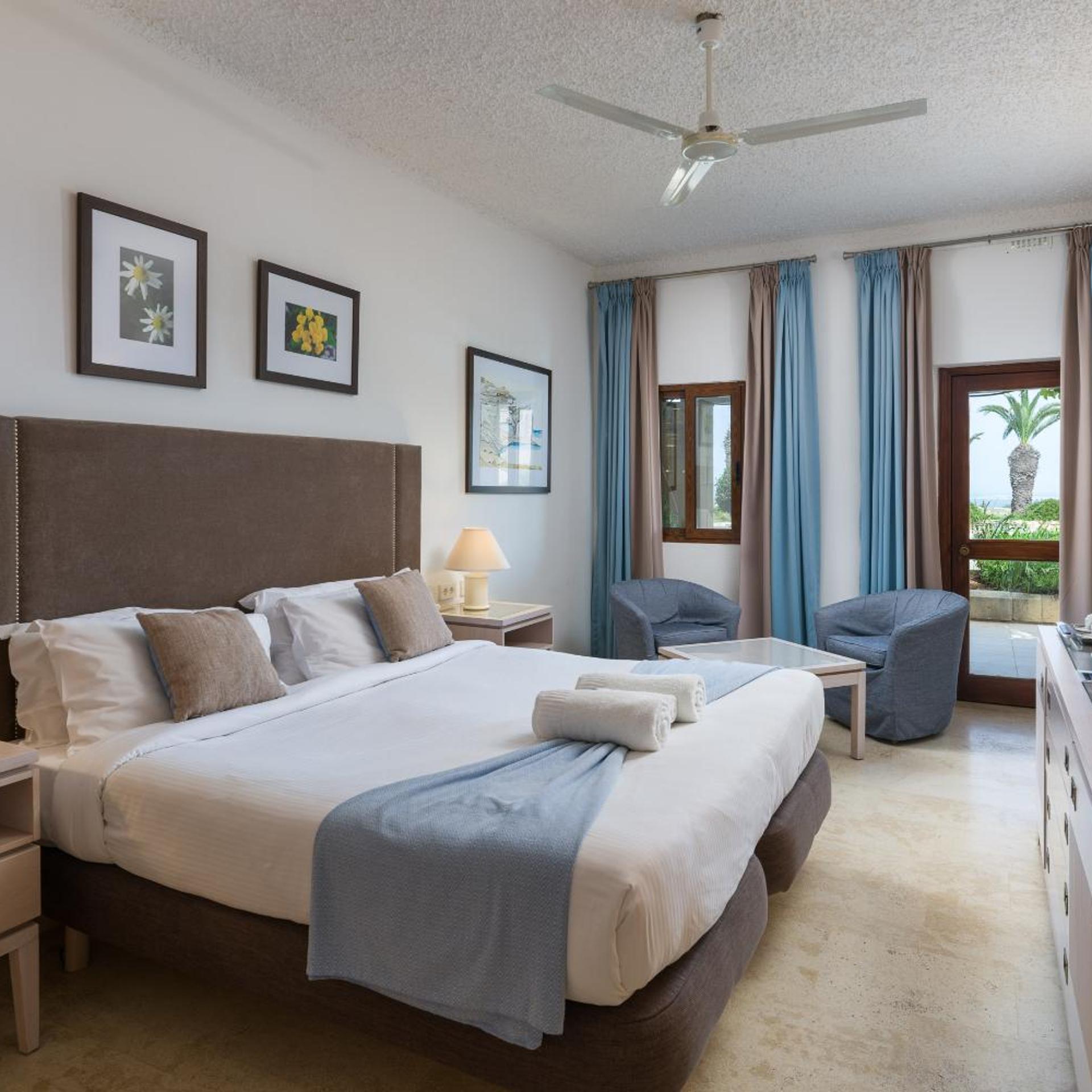 Room, Triple, Double Bed, Hotel Ta Cenc and Spa 3/8