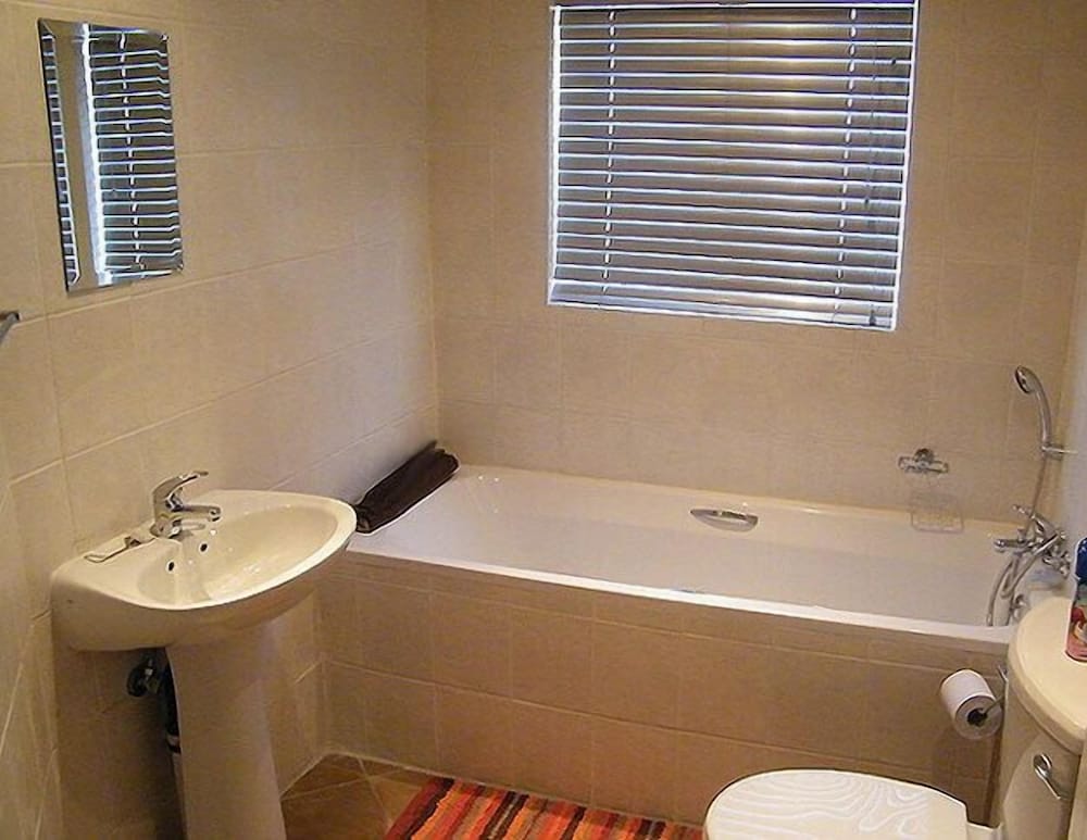 Airport Lodge Guest House 39/43