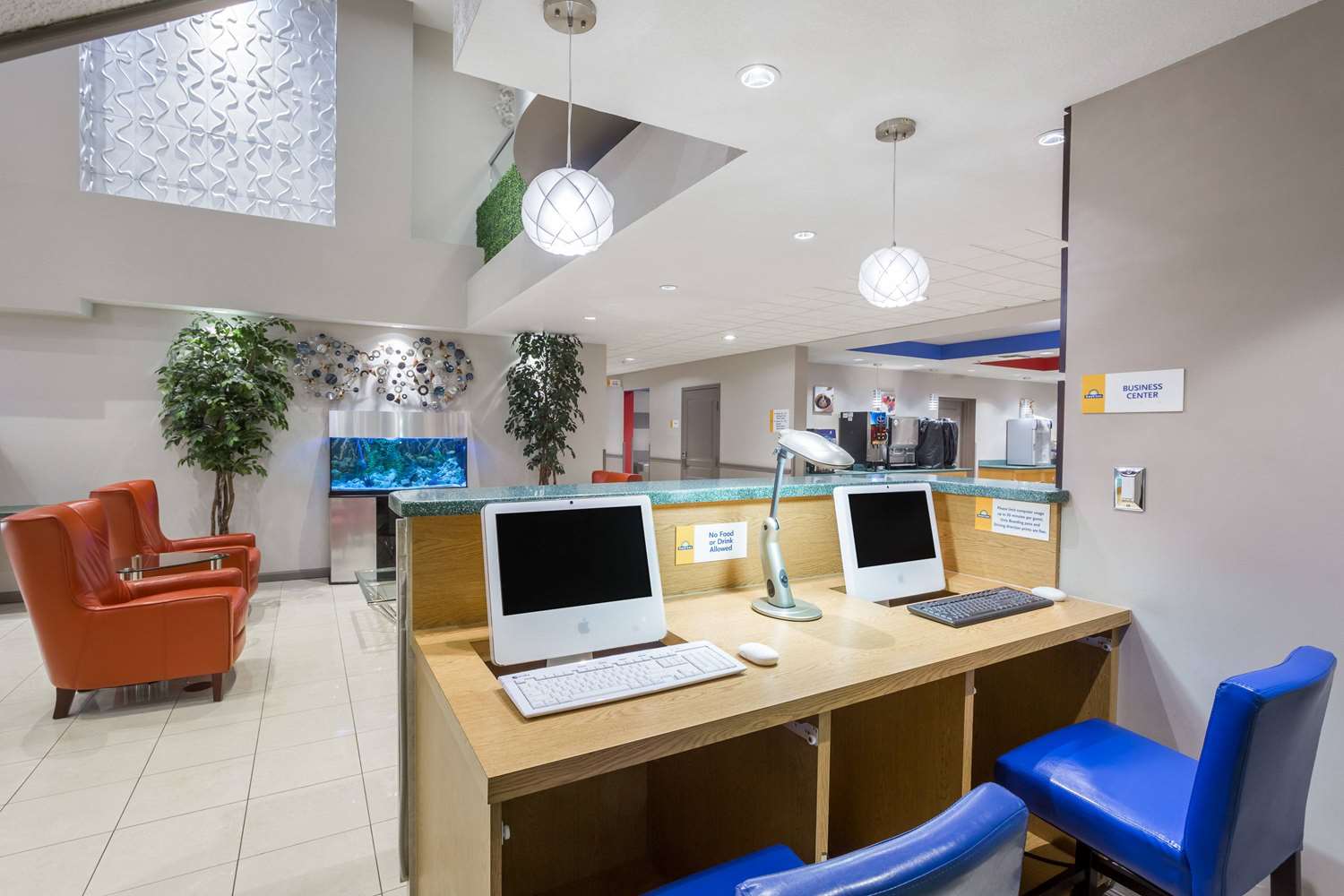 Days Inn Suites By Wyndham Fort Myers Near Jetblue Park 37/43