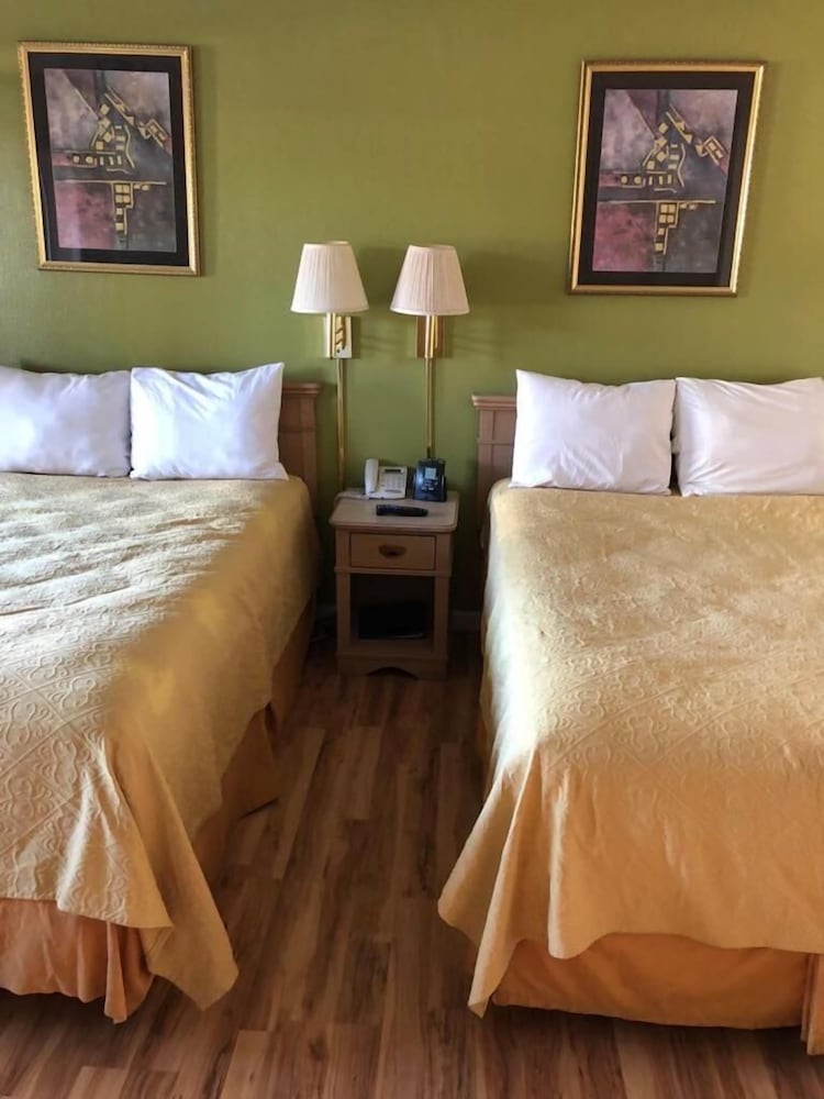 Kelseyville Motel 11/36
