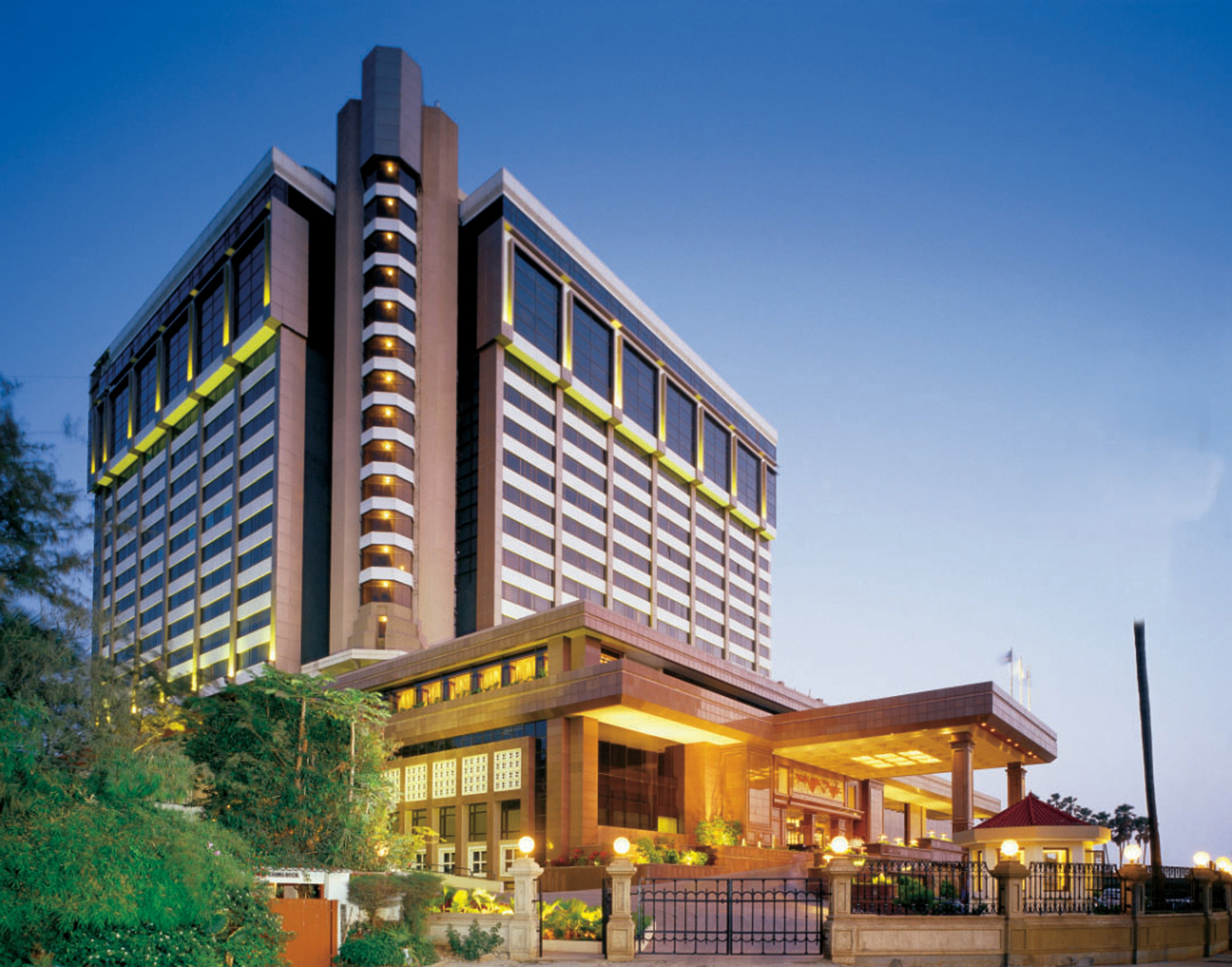 TAJ LANDS END 8/84
