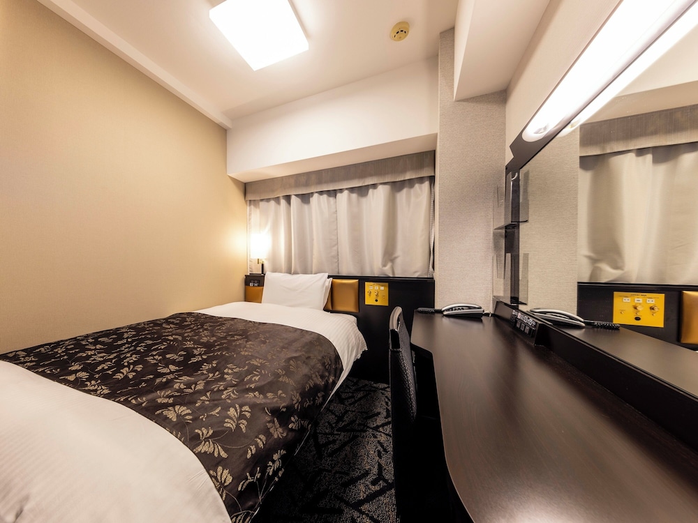 ROOM, SINGLE, SMOKING