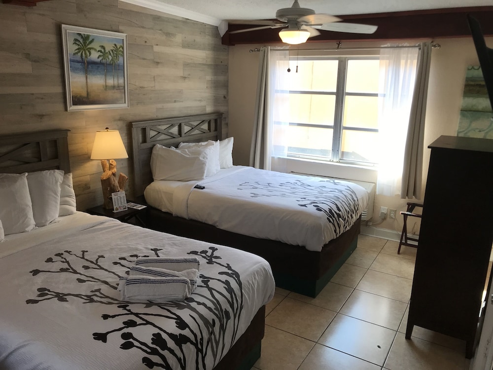 Schooner Hotel 6/42