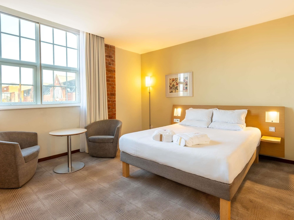 SUPERIOR, QUEEN BED