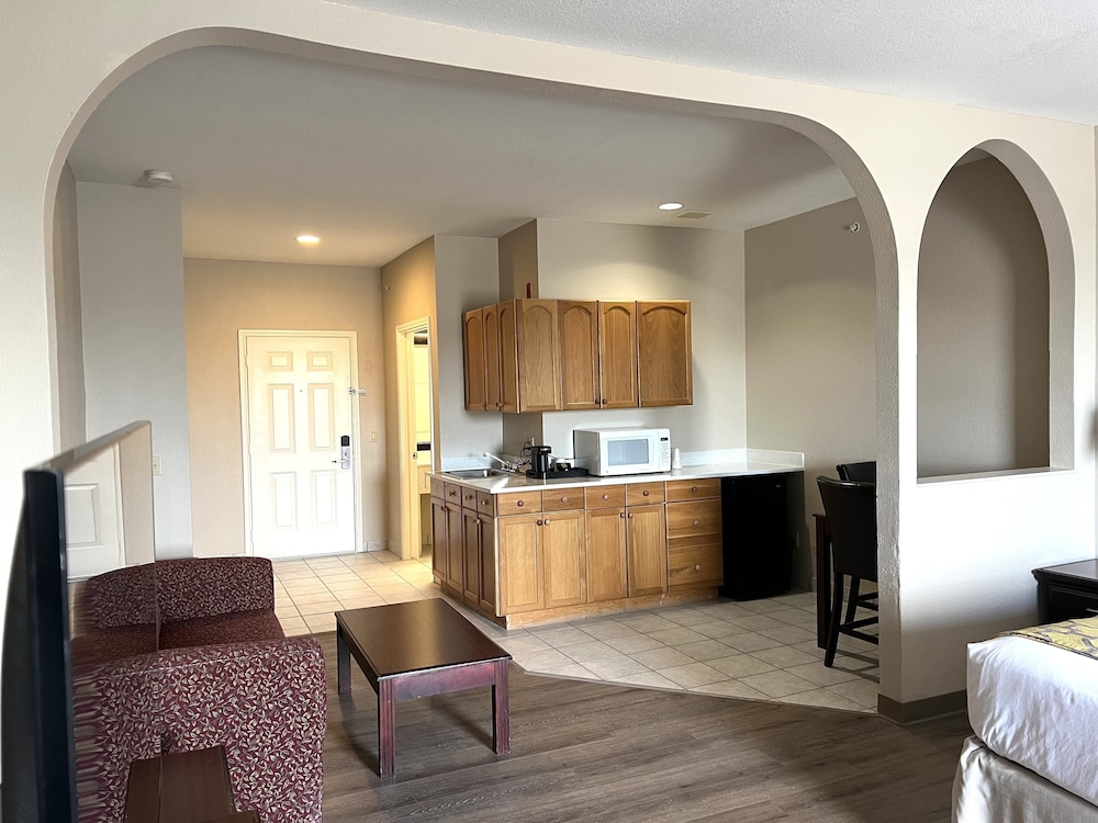 Baymont by Wyndham Houston Brookhollow 18/80