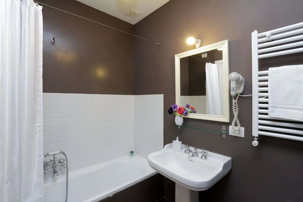 Mecenate Rooms 37/37