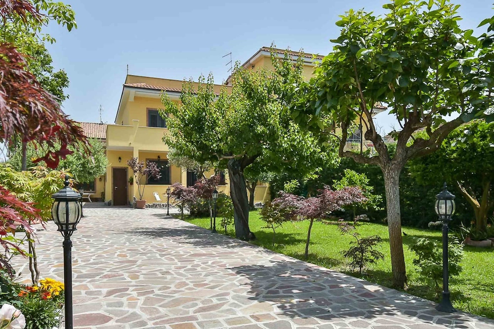 A Casa Di Titty 51/53