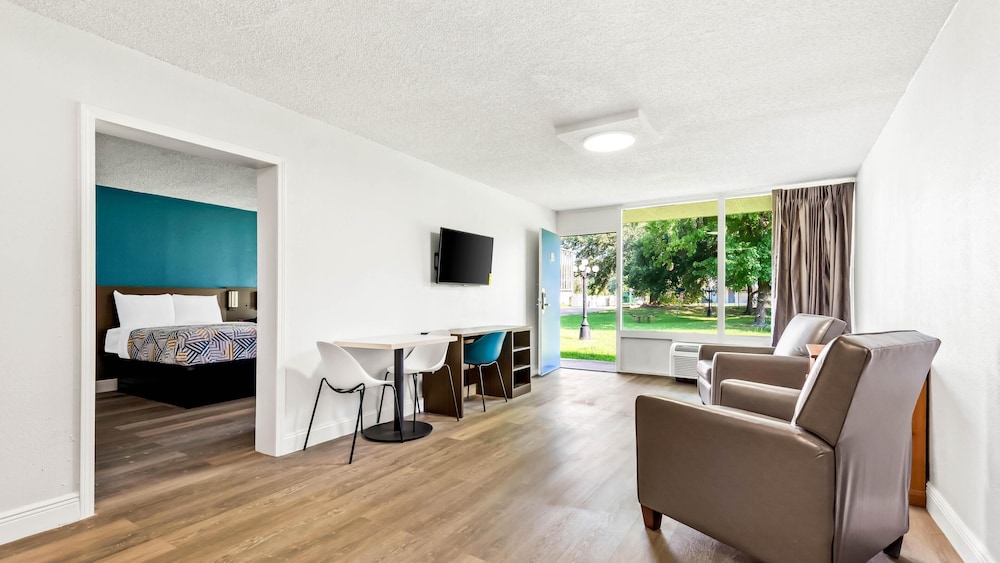 Studio6 Hammond, LA – I12 – I55 35/49