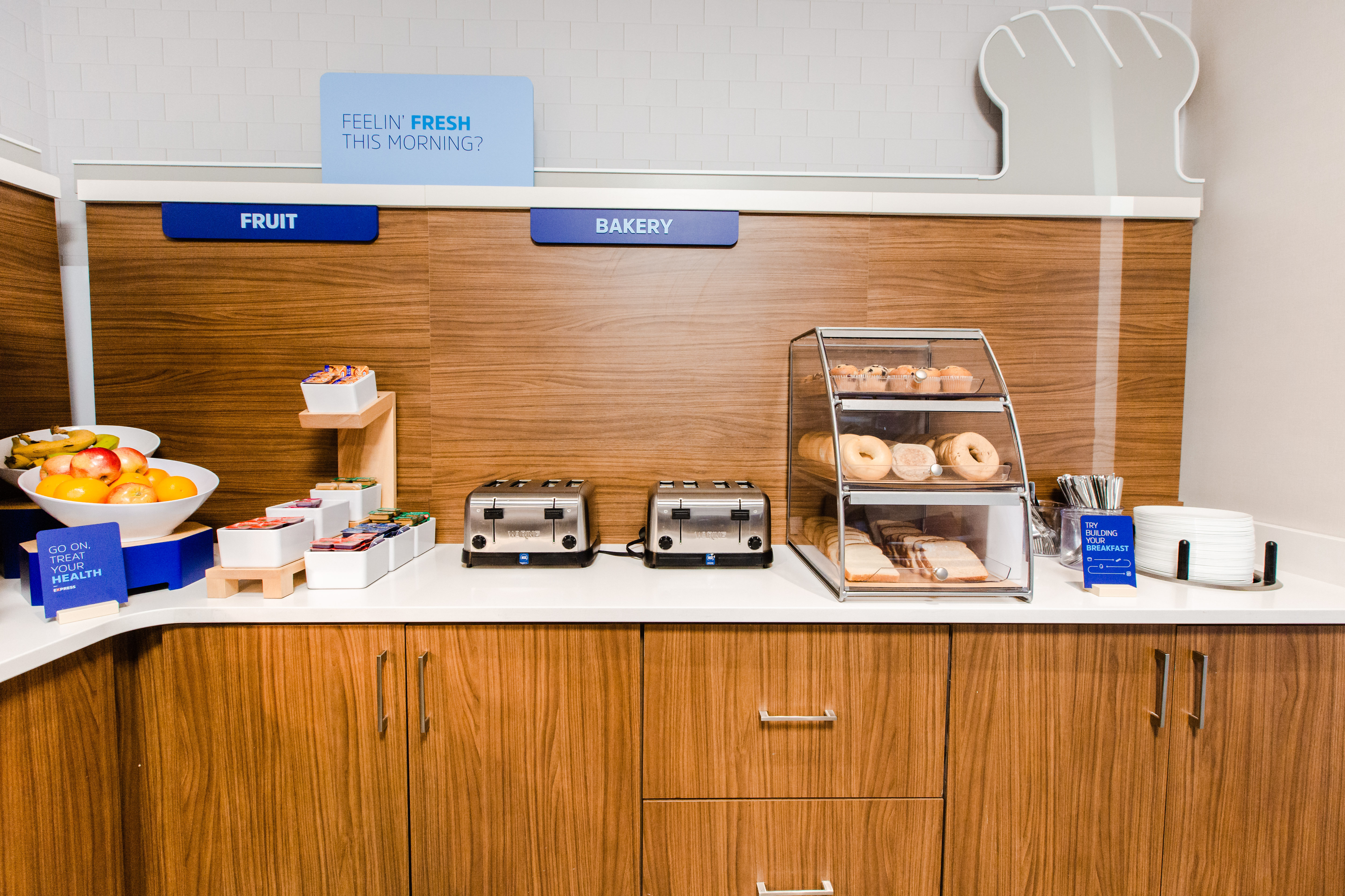 HOLIDAY INN EXPRESS & SUITES WEST EDMONTON-MALL AREA 10/73
