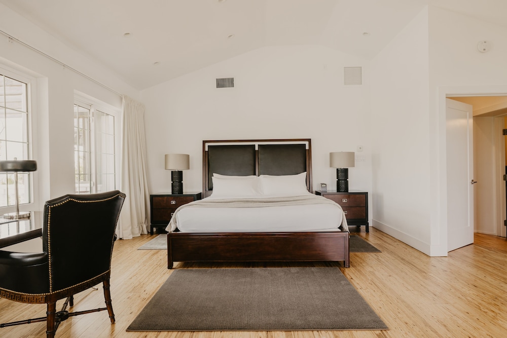King Bed, Sofa