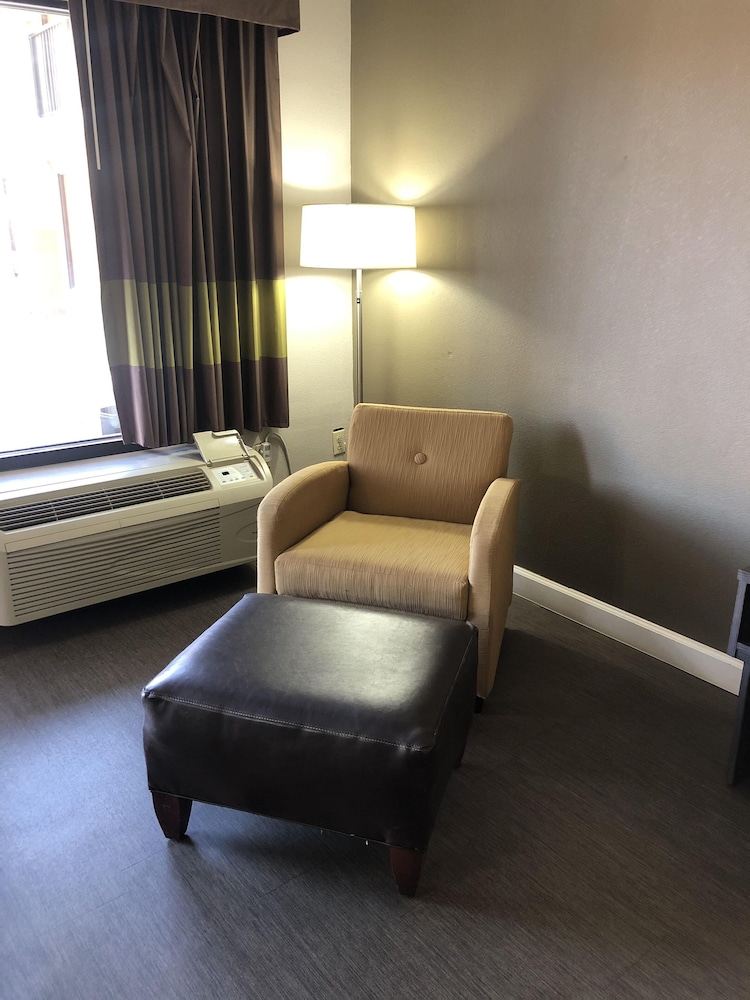 Super 8 By Wyndham Orangeburg 10/22