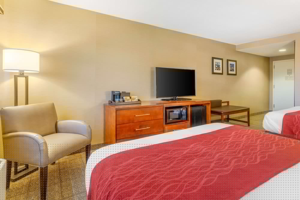 Comfort Inn & Suites Logan International Airport 15/40