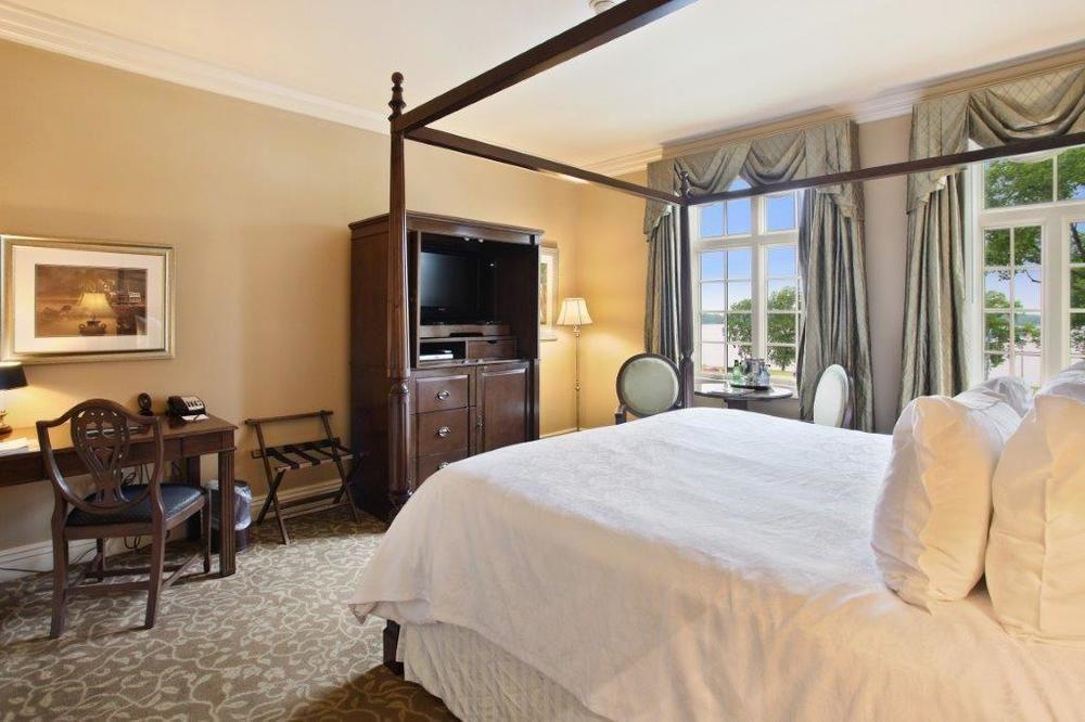 STANDARD, QUEEN BED