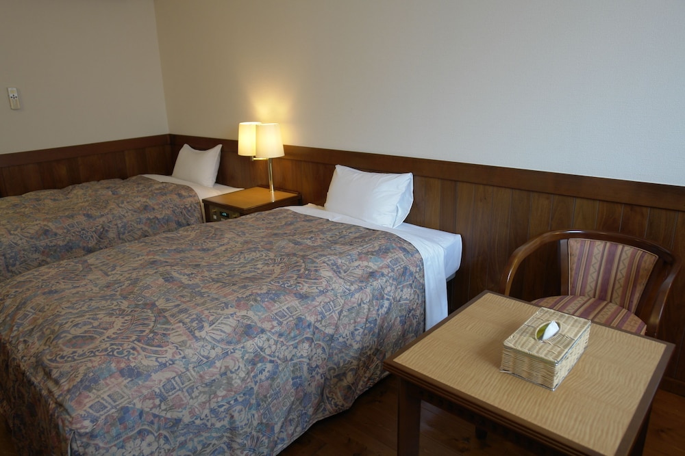 ROOM, TWIN BEDS