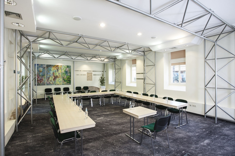 Mabre Residence Hotel 69/82