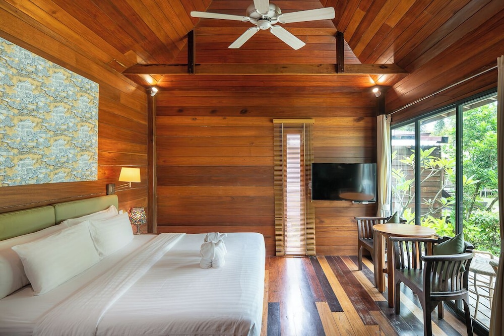 Room, King Bed, Beach Front