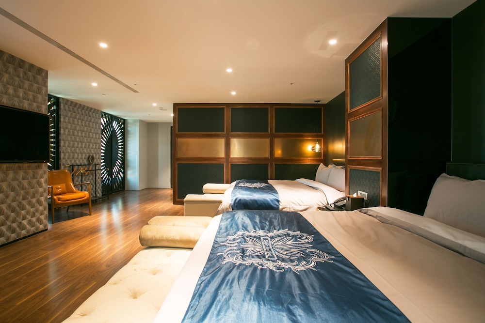 Saint Art Hotel 4/30