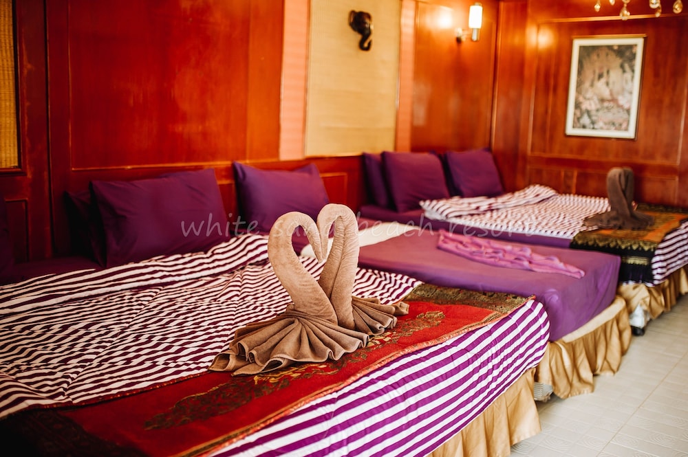 FAMILY, 1 SINGLE AND 2 DOUBLE BEDS