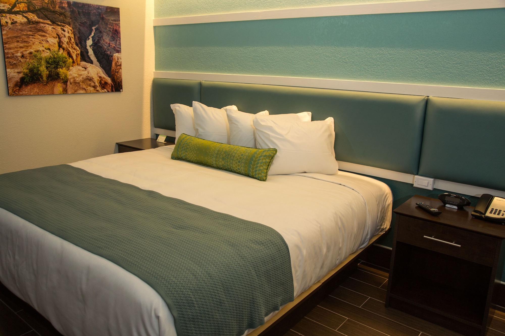 ROOM, KING BED, ACCESSIBLE