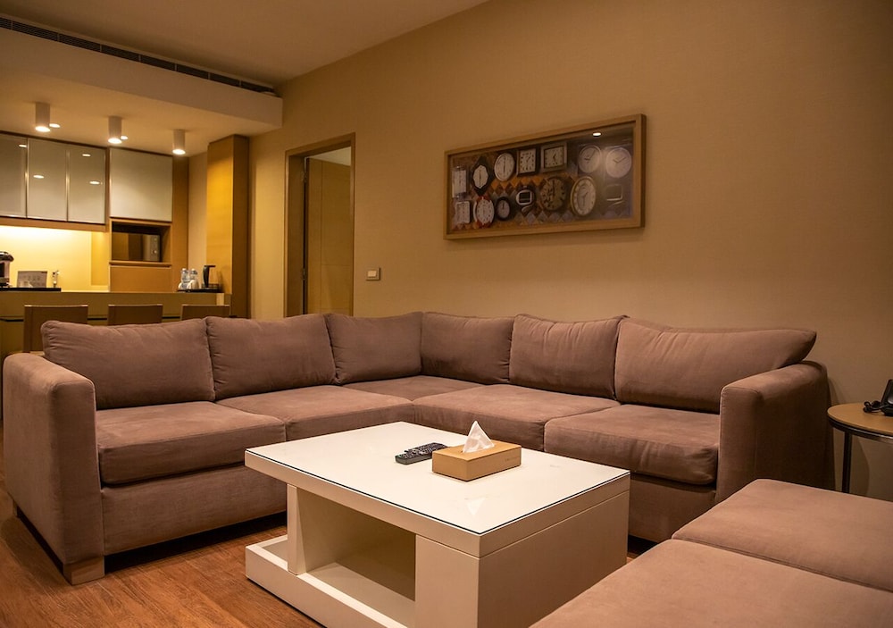 Saifi Suites 55/71